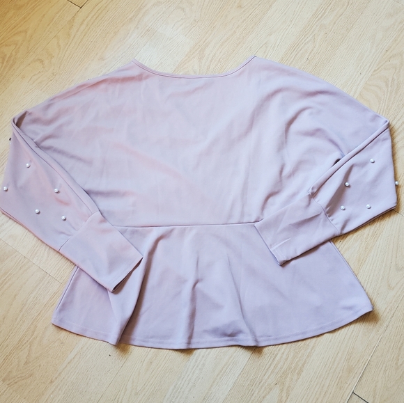 Shein Curve Woman's Size 1XL Long Sleeve V-Neck Blouse. - Picture 2 of 7